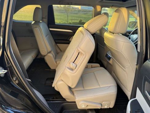 Used 2015 Toyota Highlander XLE image 27