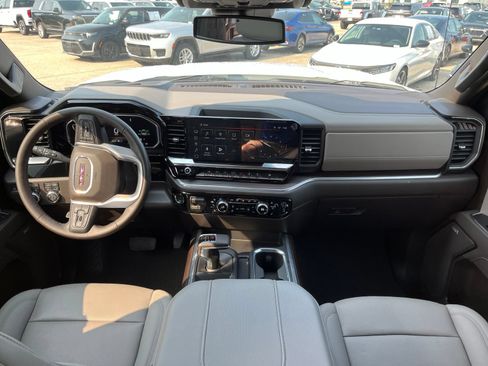 Used 2026 GMC Sierra 1500 SLT AWD/4WD image 9
