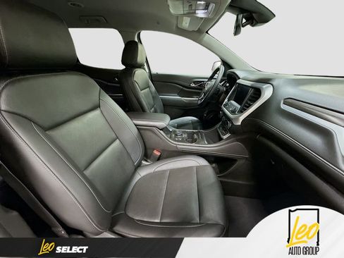 Used 2023 GMC Acadia SLT FWD image 31
