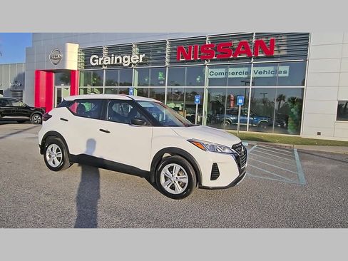 Used 2022 Nissan Kicks S image 38