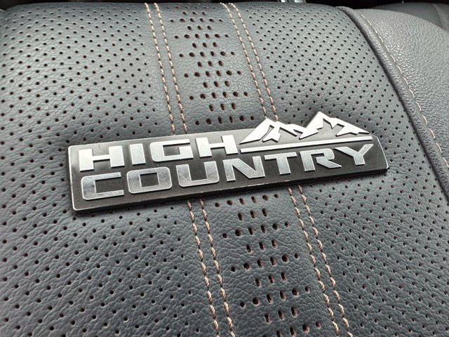 Used 2024 Chevrolet Silverado 2500 High Country w/ High Country Premium Package AWD/4WD image 44