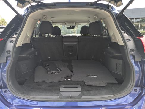 Used 2019 Nissan Rogue SV w/ Premium Package AWD/4WD image 11