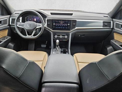 Used 2022 Volkswagen Atlas Cross Sport SE w/ Panoramic Sunroof Package FWD image 14