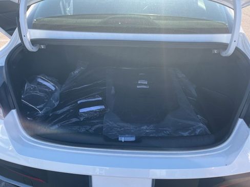 Used 2025 Hyundai Elantra SEL image 10