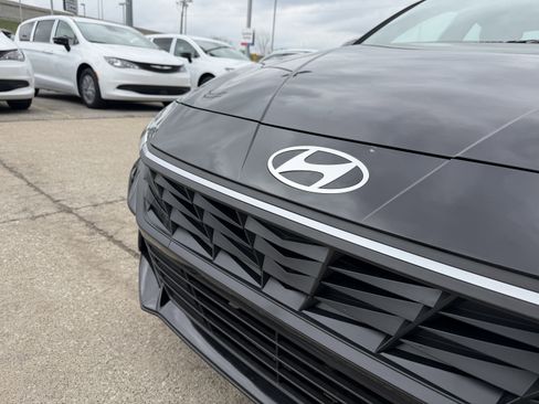 New 2026 Hyundai Elantra Sport FWD image 15