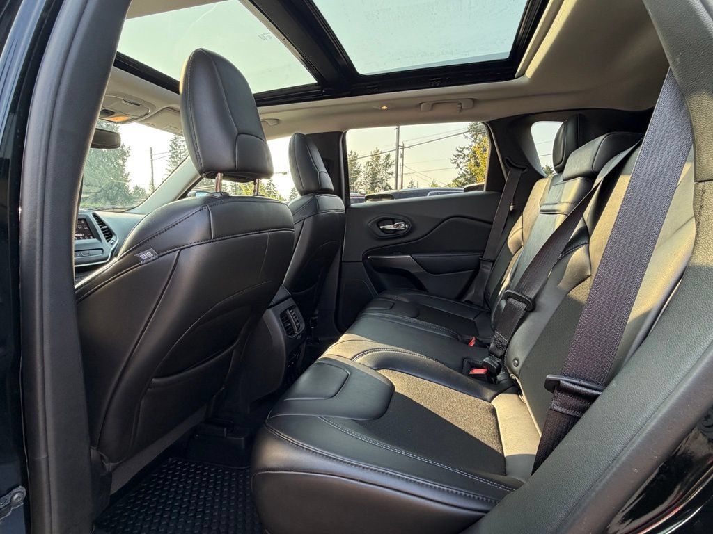 Used 2019 Jeep Cherokee Latitude Plus w/ Comfort/Convenience Group AWD/4WD image 23