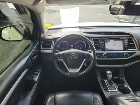 Used 2018 Toyota Highlander XLE FWD image 27