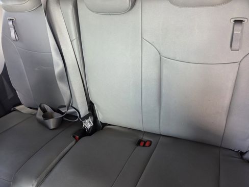 Used 2021 Toyota Sienna Limited image 6