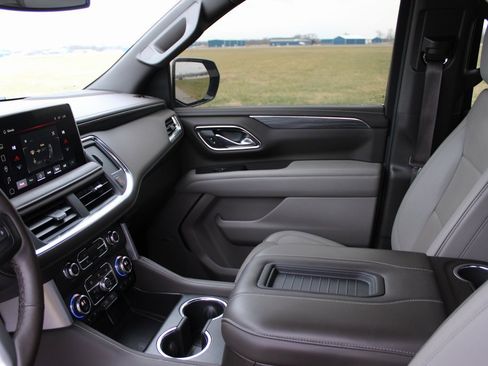 Used 2023 GMC Yukon SLT w/ SLT Luxury Package image 13