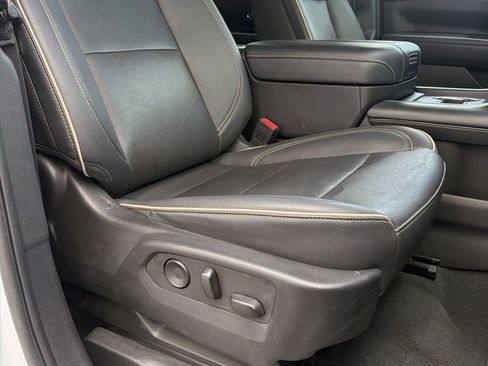 Used 2023 Chevrolet Suburban Premier AWD/4WD image 9