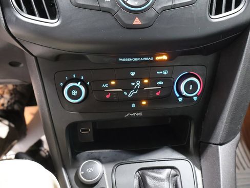 Used 2015 Ford Focus SE w/ SE Cold Weather Package FWD image 28
