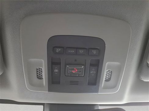 Used 2022 Toyota Camry XLE image 19