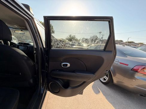 Used 2018 Kia Soul + FWD image 27