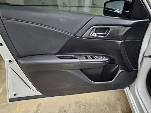 Used 2017 Honda Accord Sport image 11