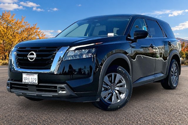 Used 2024 Nissan Pathfinder S w/ Cargo Package FWD image 3