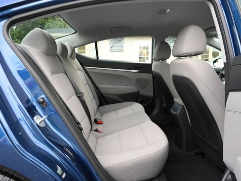 Used 2020 Hyundai Elantra SE FWD image 32