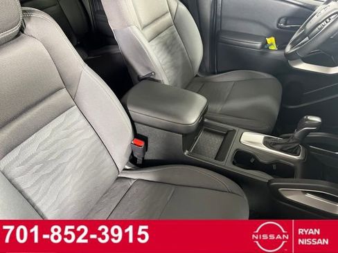 Used 2024 Nissan Frontier SV w/ SV Convenience Package image 29