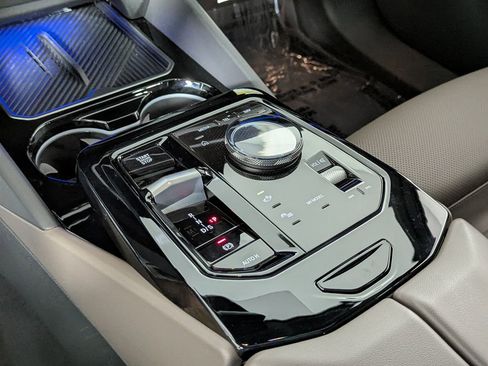 Used 2025 BMW 530i xDrive AWD/4WD image 36