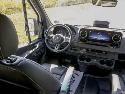 Used 2025 Mercedes-Benz Sprinter 2500 image 25