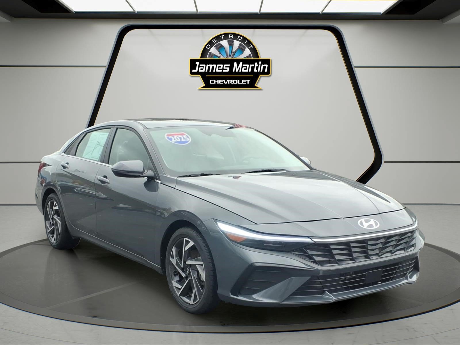 Used 2025 Hyundai Elantra Limited FWD image 3