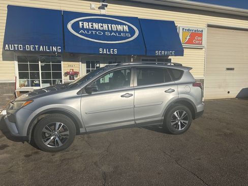 Used 2018 Toyota RAV4 XLE image 1