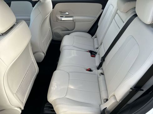 Used 2025 Mercedes-Benz GLB 250 4MATIC image 24