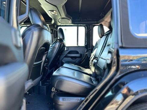 Used 2022 Jeep Wrangler Unlimited Sahara image 20