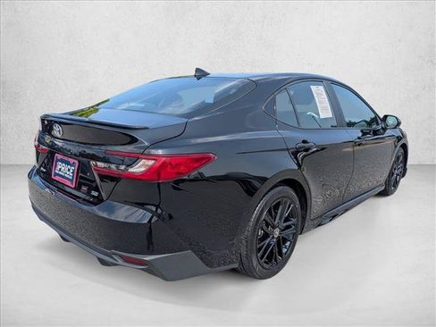 Used 2025 Toyota Camry SE FWD image 5