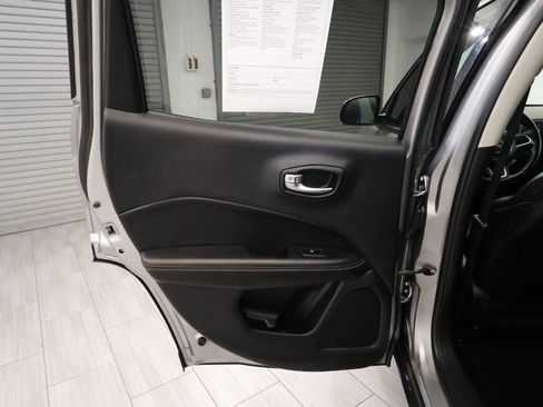 Used 2019 Jeep Compass Latitude w/ Popular Equipment Group AWD/4WD image 16