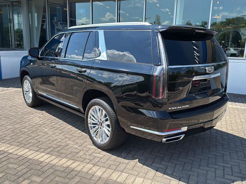 Used 2026 Cadillac Escalade Luxury w/ Touring Package AWD/4WD image 3
