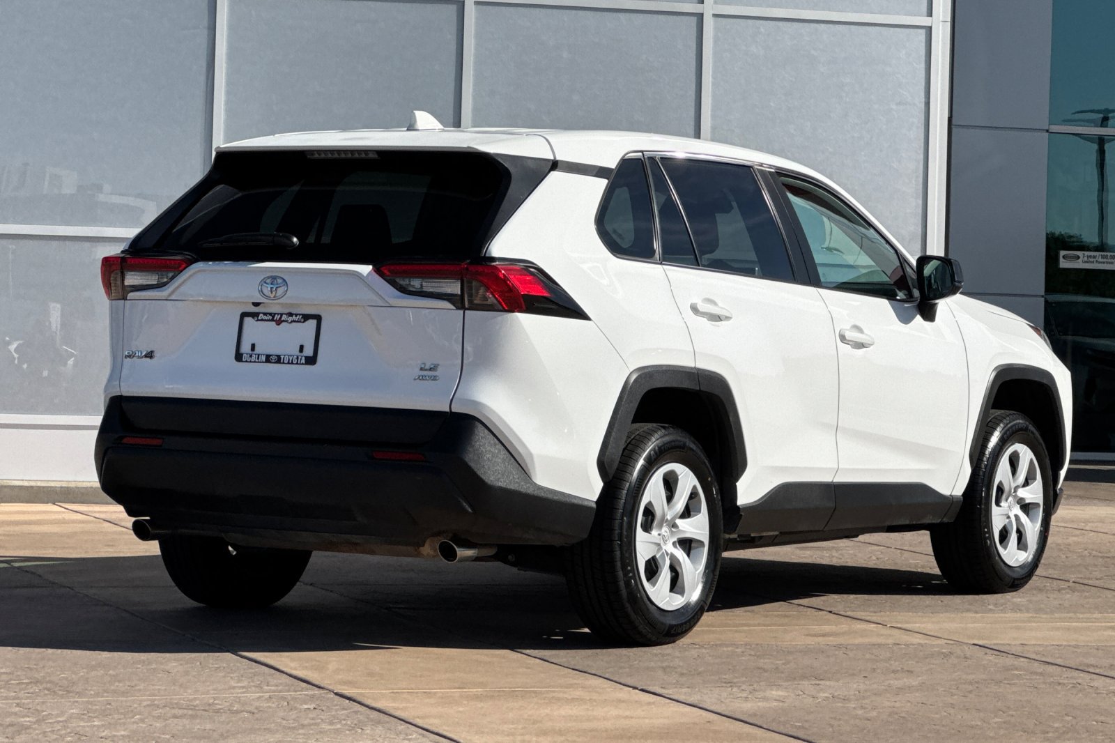 Used 2025 Toyota RAV4 LE AWD/4WD image 4