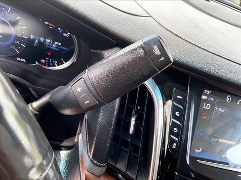 Used 2018 Cadillac Escalade Premium Luxury AWD/4WD image 16