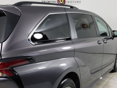 Used 2021 Toyota Sienna XLE image 42