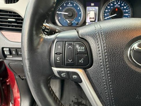 Used 2017 Toyota Sienna Limited Premium image 34
