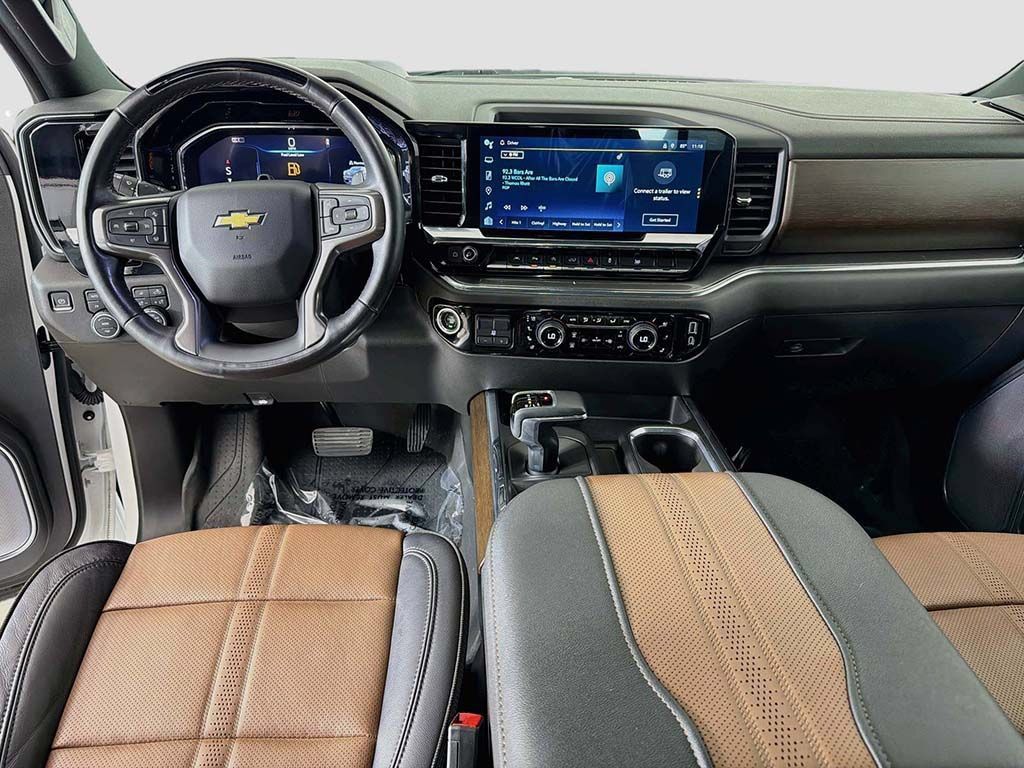 Used 2024 Chevrolet Silverado 1500 High Country w/ Technology Package AWD/4WD image 29