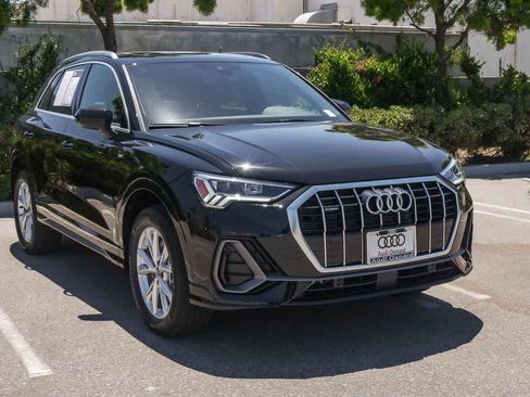 Used 2025 Audi Q3 2.0T Premium w/ Convenience Package AWD/4WD image 3