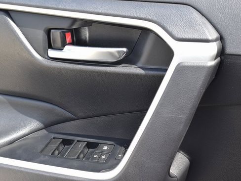 Used 2020 Toyota RAV4 XLE image 12