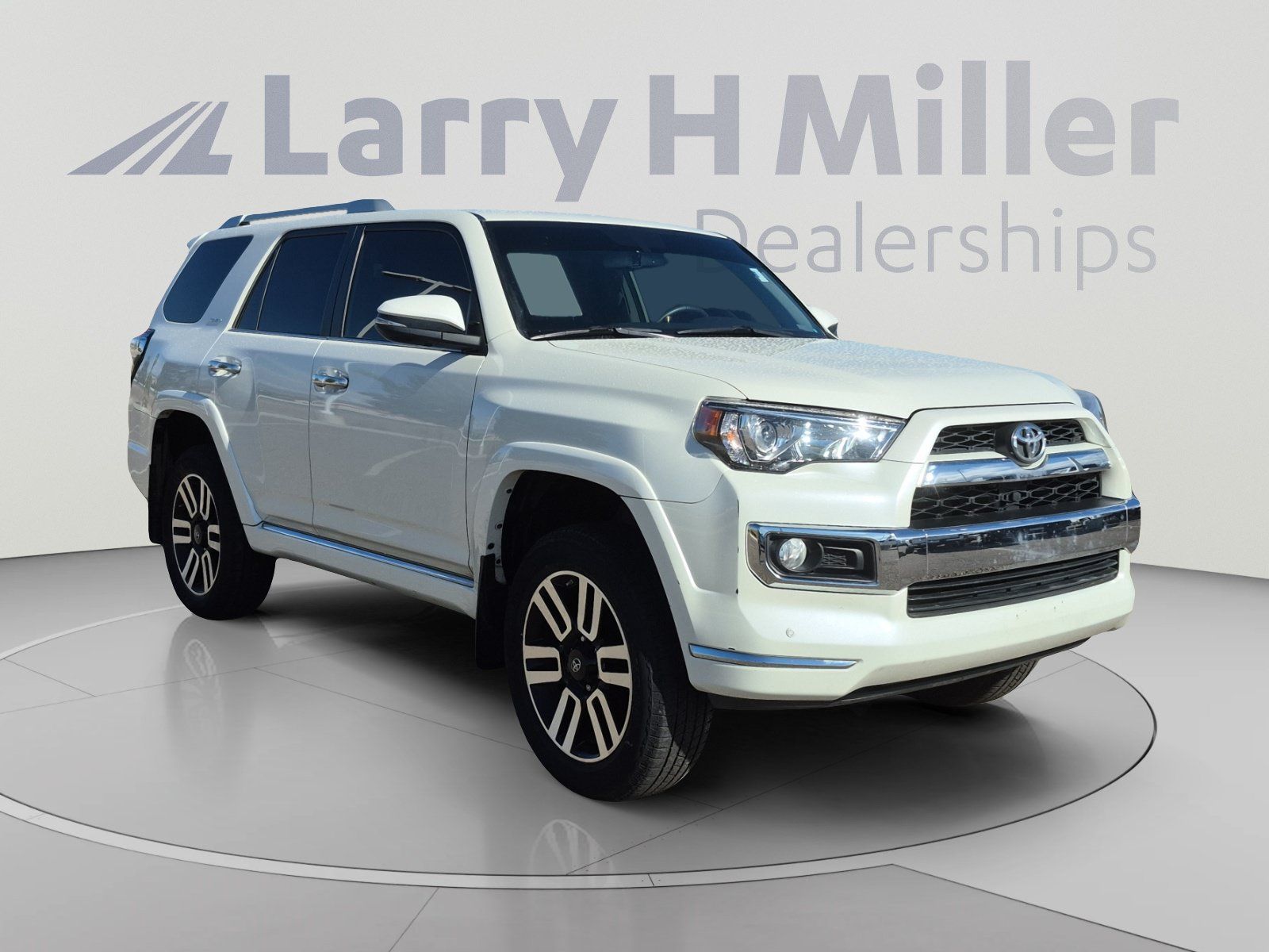 Used 2019 Toyota 4Runner SR5 AWD/4WD image 7