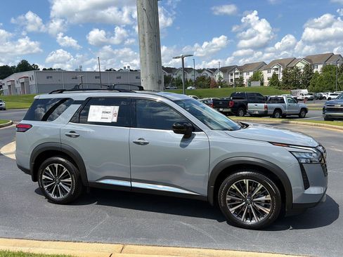 New 2026 Nissan Pathfinder Platinum FWD image 7