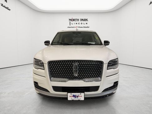 Used 2023 Lincoln Navigator L Reserve AWD/4WD image 8