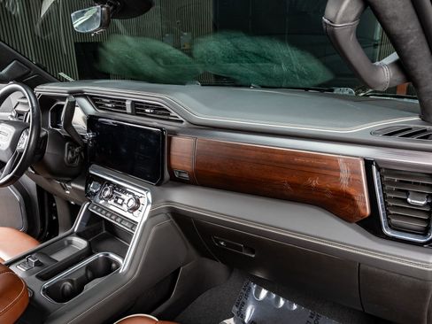 Used 2024 GMC Sierra 2500 Denali Ultimate w/ Max Trailering Package image 18