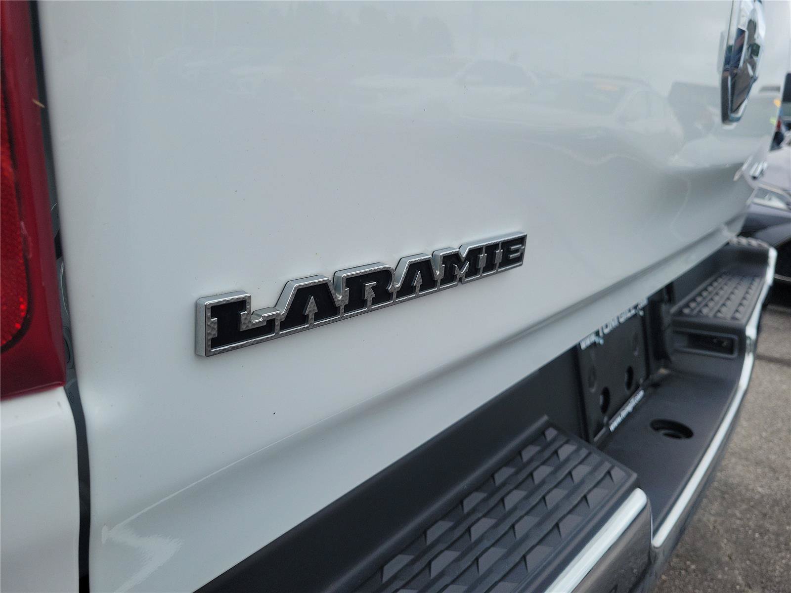 Used 2024 RAM 1500 Laramie AWD/4WD image 7