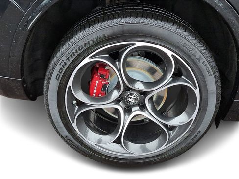 Used 2022 Alfa Romeo Stelvio Veloce image 7