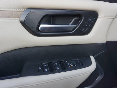 Used 2025 Nissan Armada Platinum RWD image 4