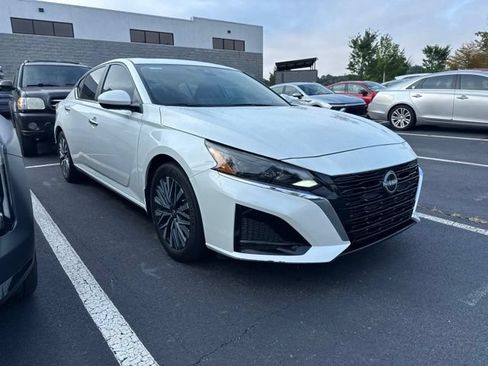 Used 2024 Nissan Altima 2.5 SV w/ SV Premium Package FWD image 6