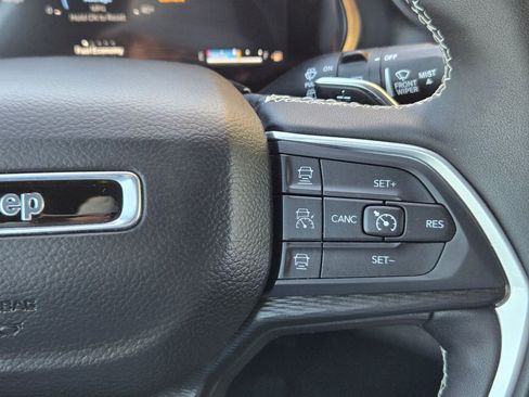 Used 2025 Jeep Grand Cherokee Altitude AWD/4WD image 22