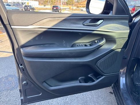 New 2026 Jeep Grand Cherokee Laredo image 11