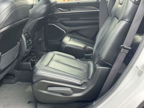 Used 2022 Jeep Grand Cherokee L Limited w/ Luxury Tech Group II AWD/4WD image 16