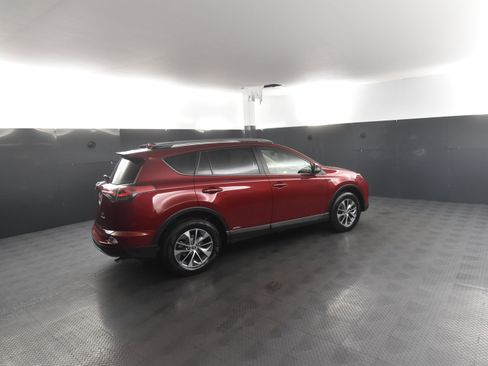 Used 2018 Toyota RAV4 XLE image 2