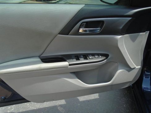 Used 2014 Honda Accord LX image 17